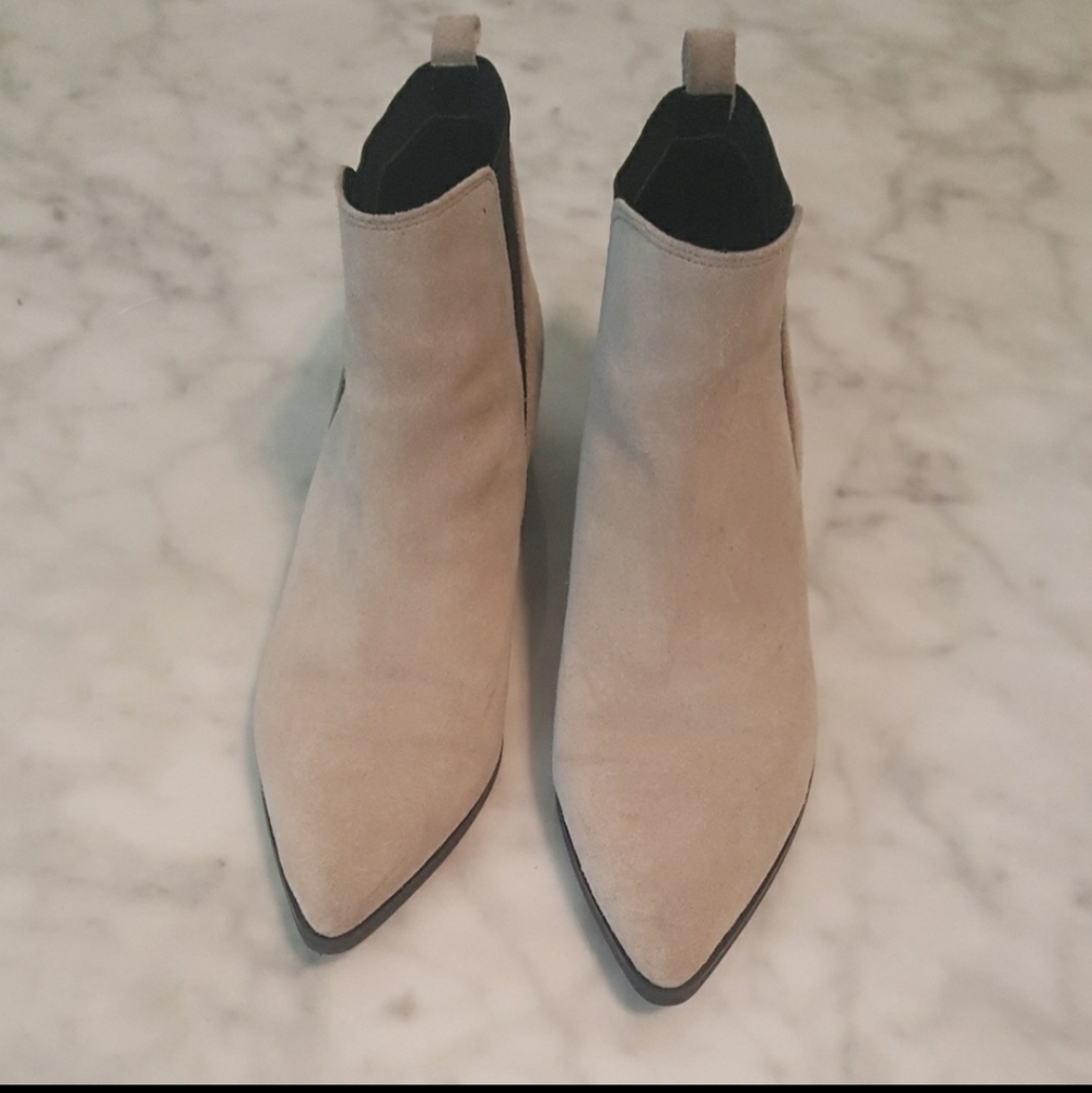 Marc Fisher Yale Chelsea boots